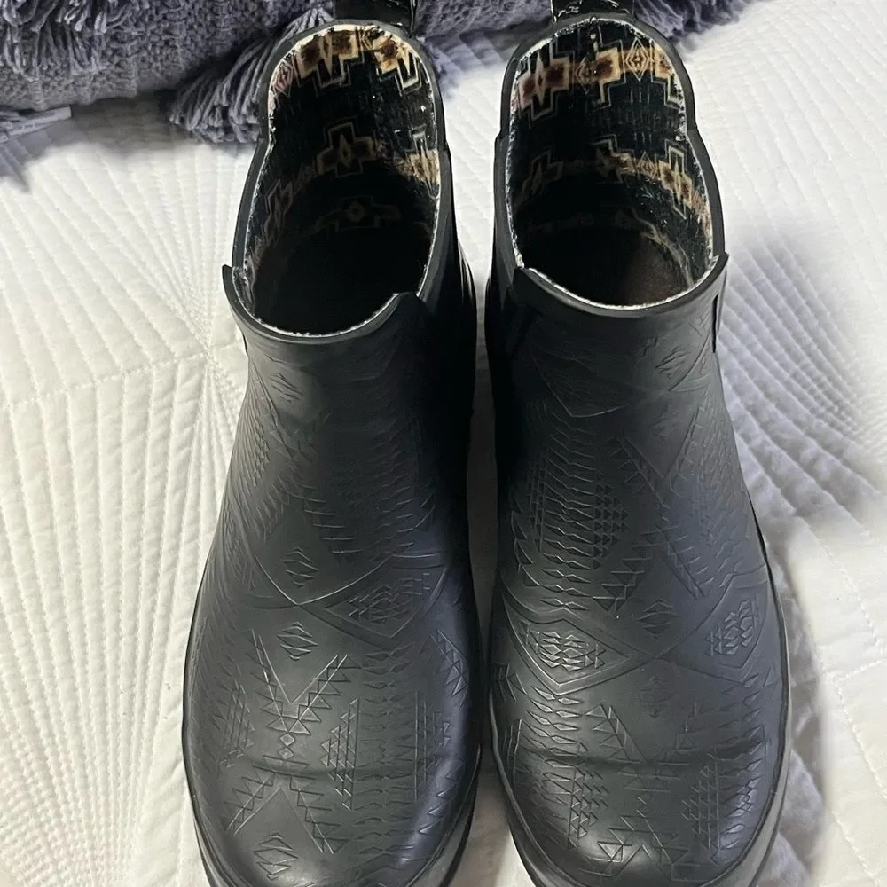 Pendleton Embossed Chelsea Rain Boots (Size 7)